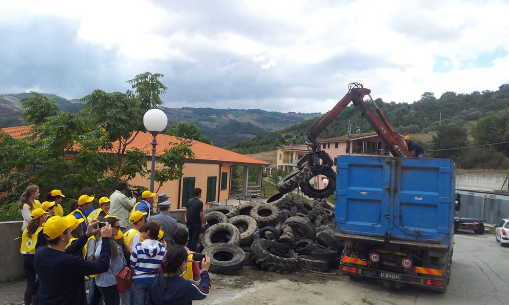 Grazie a Legambiente ed EcoTyre, il Comune di Tufara si libera di quasi 10.000 kg di pneumatici fuori uso